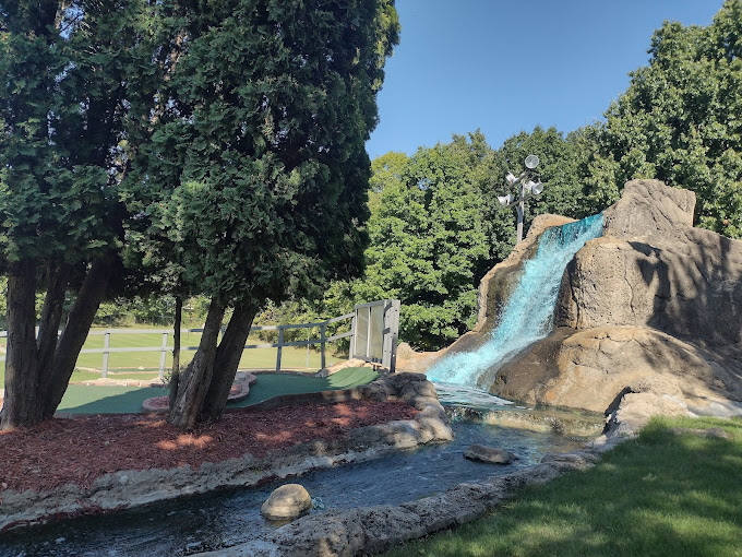 Lake Nepessing Golfland (Lapeer)